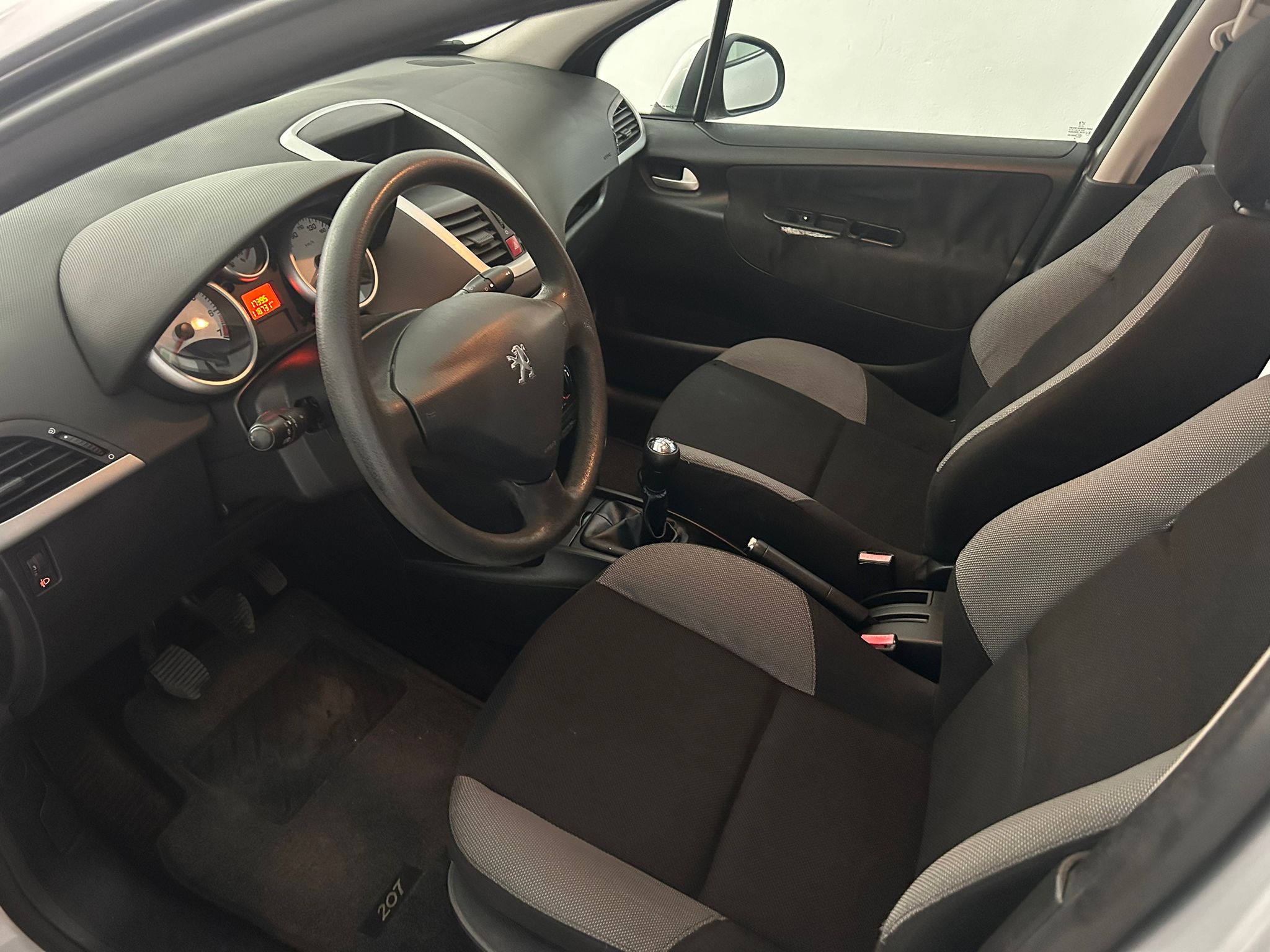 PEUGEOT 207 1.4