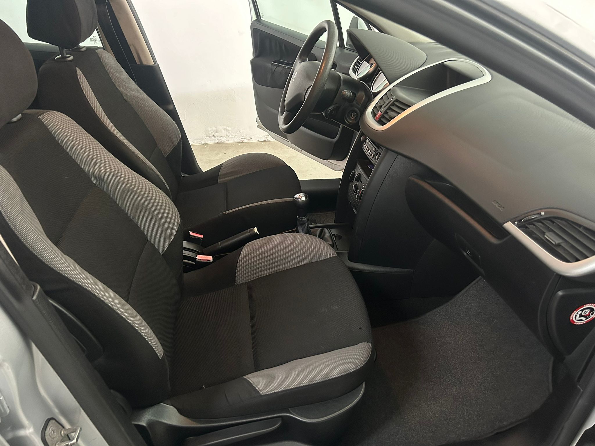 PEUGEOT 207 1.4
